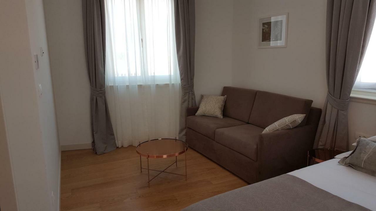 Residence Stine Split Buitenkant foto